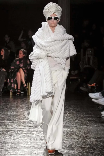 Look 29